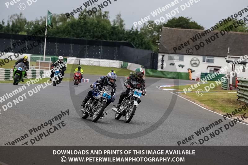 Vintage motorcycle club;eventdigitalimages;mallory park;mallory park trackday photographs;no limits trackdays;peter wileman photography;trackday digital images;trackday photos;vmcc festival 1000 bikes photographs